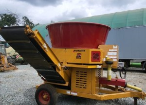 Rozdrabniacz słomy  Model H-835 amerykańskiej firmy Haybuste